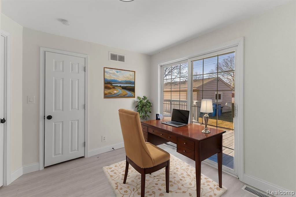 6447 CENTRALIA Street, Dearborn Heights, MI 48127 — Photo 18
