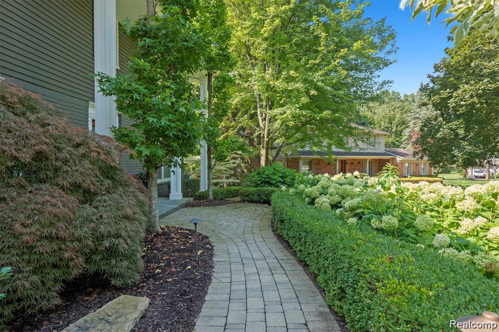 5365 Van Ness Court, Bloomfield Hills, MI 48302 — Photo 32