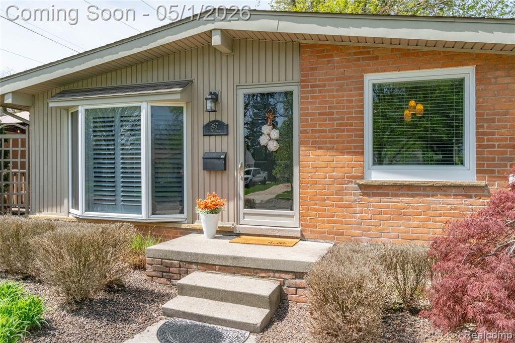 937 Allen Drive, Northville, MI 48167 — Photo 2