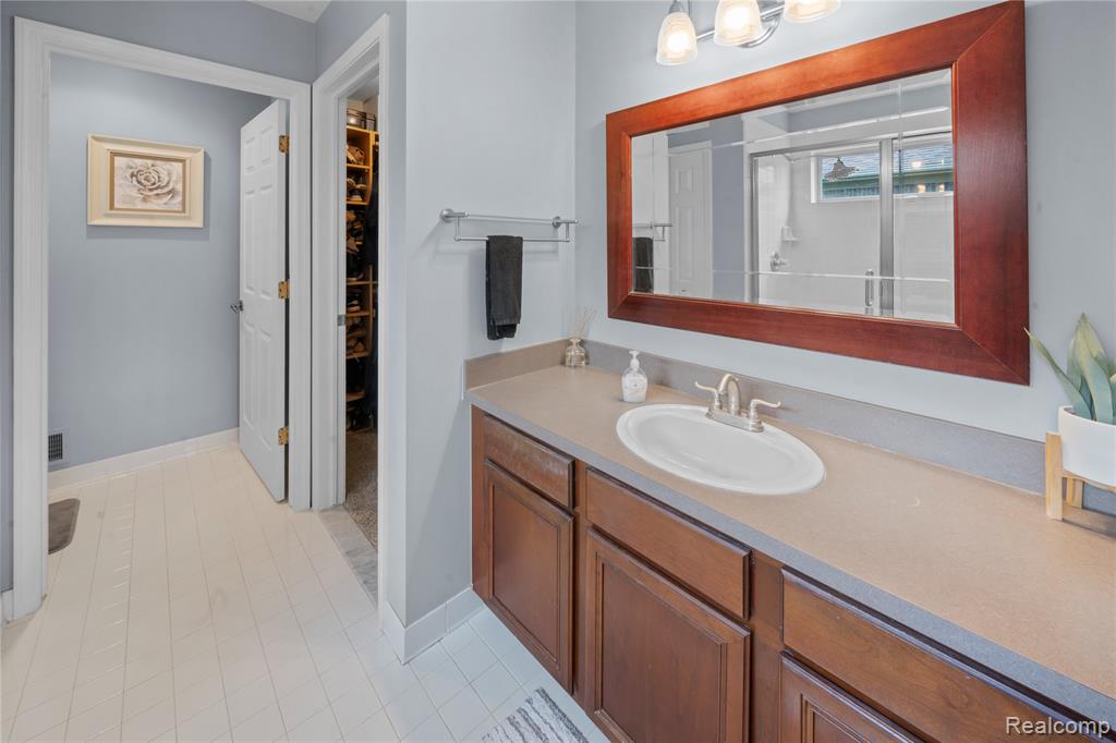 46173 Rocker Drive, Macomb, MI 48044 — Photo 11