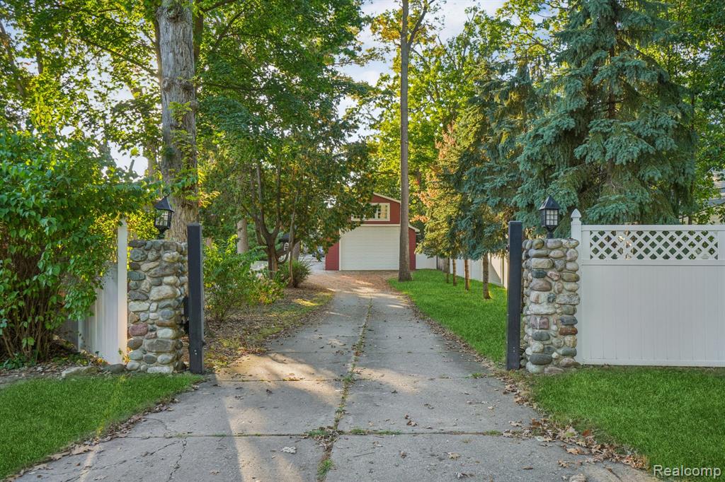 4123 Windiate Park Drive, Waterford, MI 48329 — Photo 44