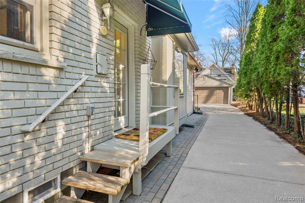 408 Orchard View Drive, Royal Oak, MI 48073 — Photo 31