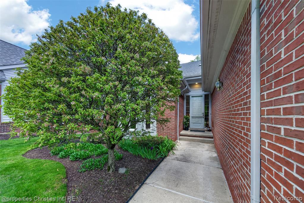 6390 Country Shire Lane, West Bloomfield, MI 48323 — Photo 3
