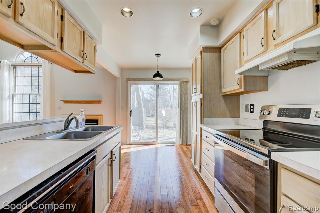 45293 HORSESHOE Circle, Canton, MI 48187 — Photo 14