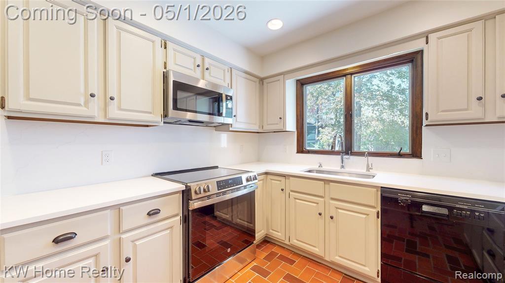 32430 Dohany Drive, Farmington, MI 48336 — Photo 8