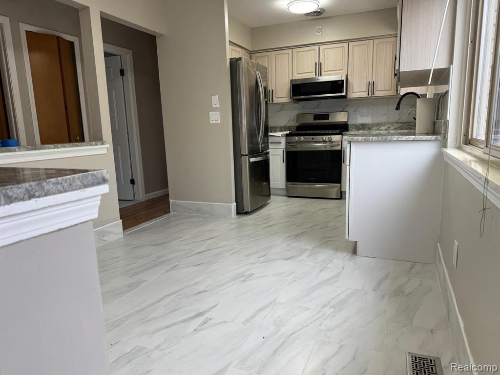 7176 N Gulley Road, Dearborn Heights, MI 48127 — Photo 11