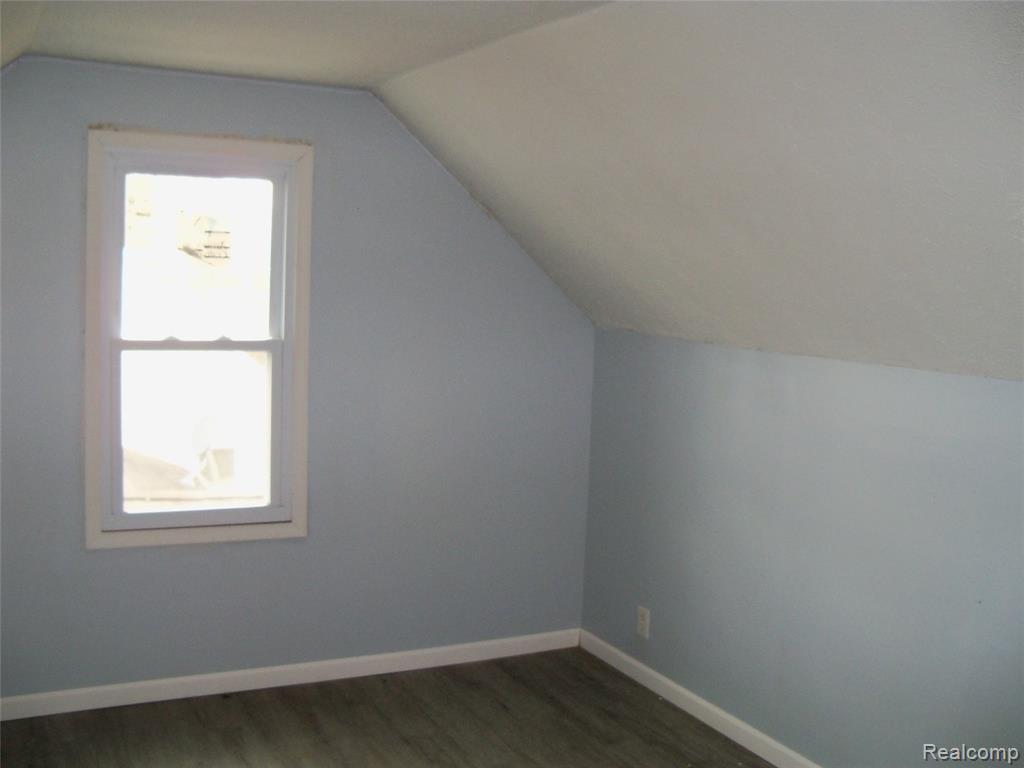 413 E Hemphill Road, Flint, MI 48507 — Photo 17