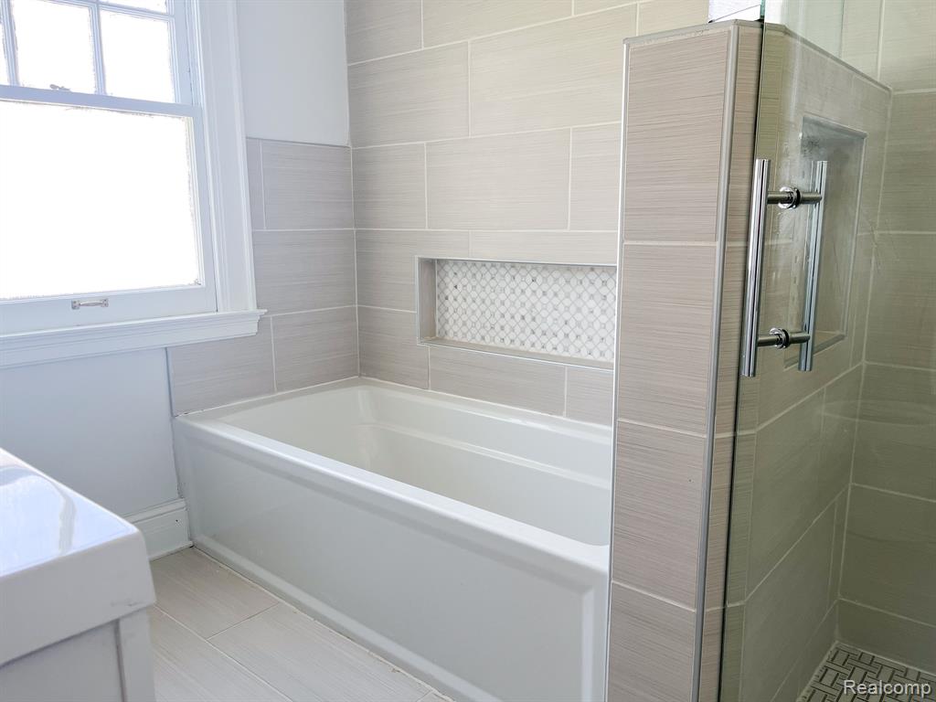 488 PARKVIEW Drive, Detroit, MI 48214 — Photo 38
