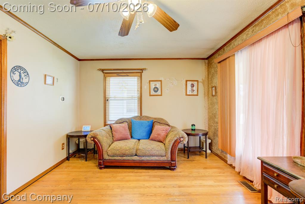 520 E Hudson Avenue, Madison Heights, MI 48071 — Photo 3