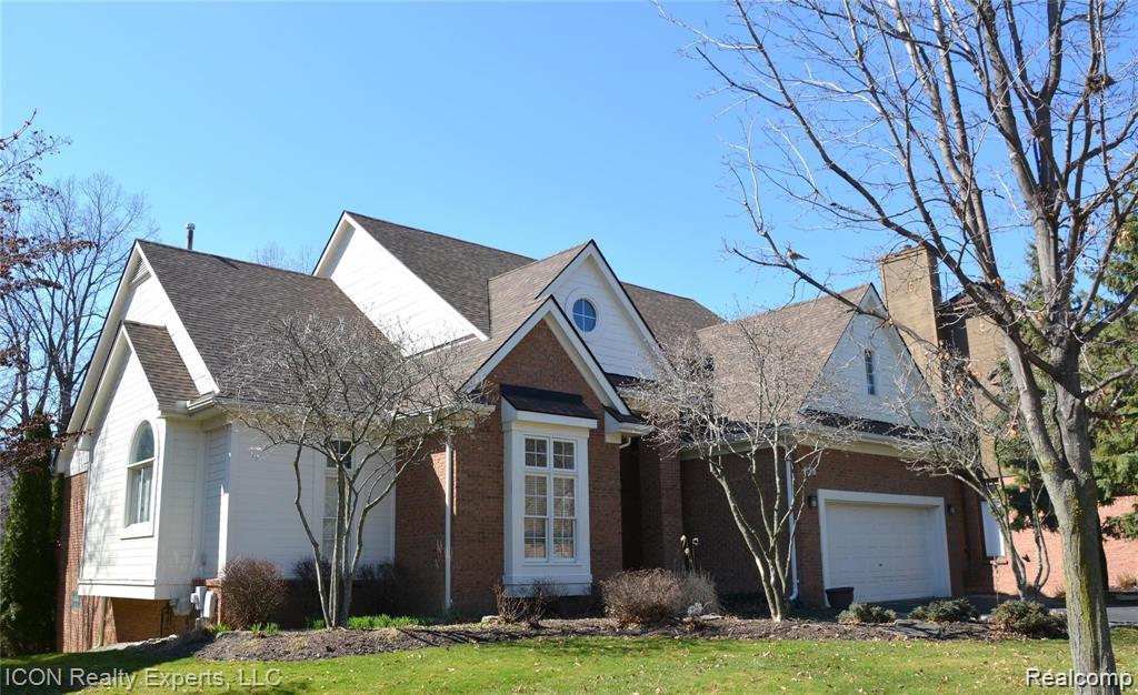 4674 Woodbine Circle, West Bloomfield, MI 48323 — front exterior