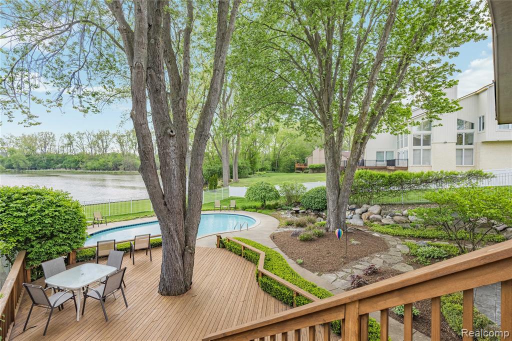 4700 S Valleyview Road, West Bloomfield, MI 48323 — Photo 44