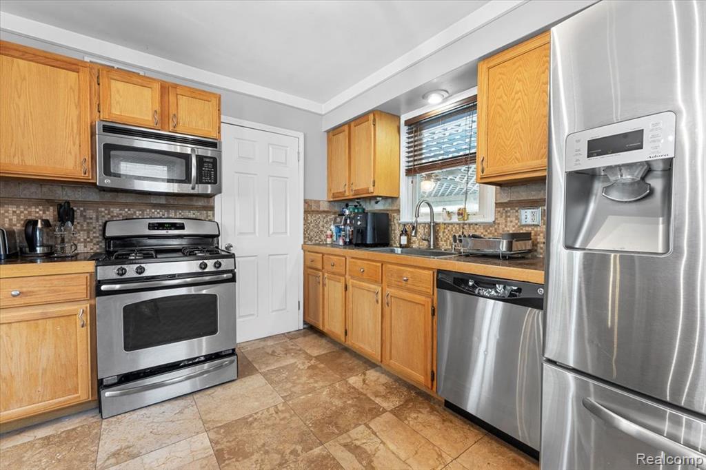 6365 Buckingham Avenue, Allen Park, MI 48101 — Photo 9