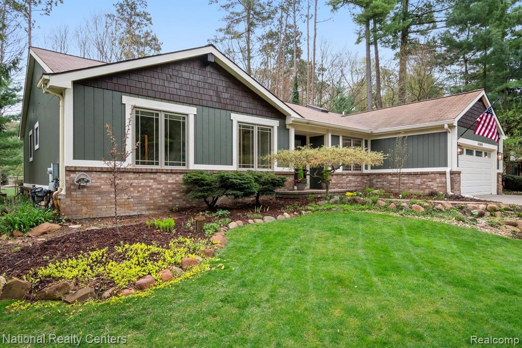 4049 PINESTEAD Drive, Commerce Twp, MI 48390 — Photo 3
