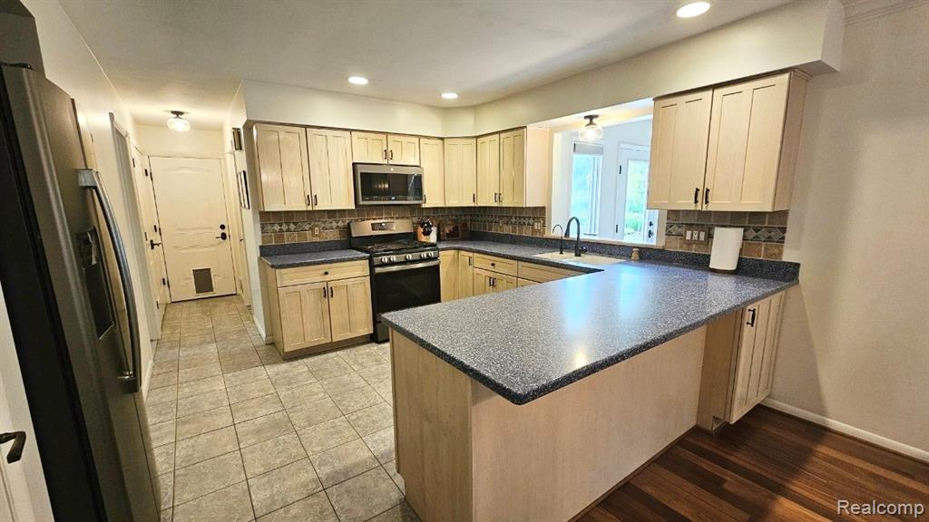 950 Fuller Lane, White Lake, MI — Photo 15