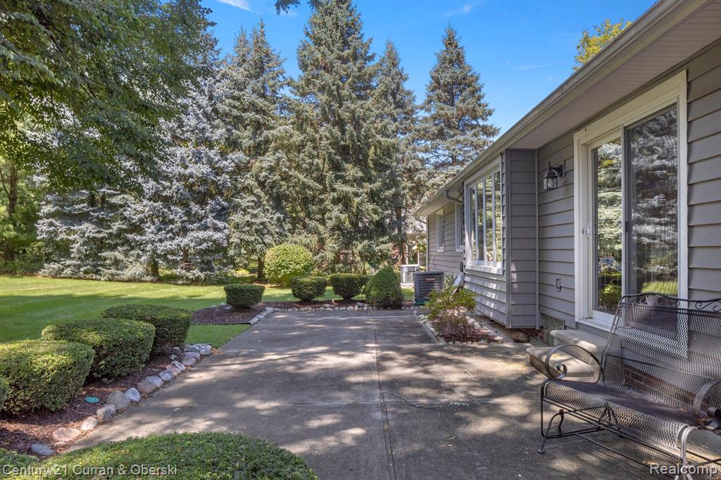 8821 NORTHAMPTON Drive, Plymouth, MI 48170 — Photo 51
