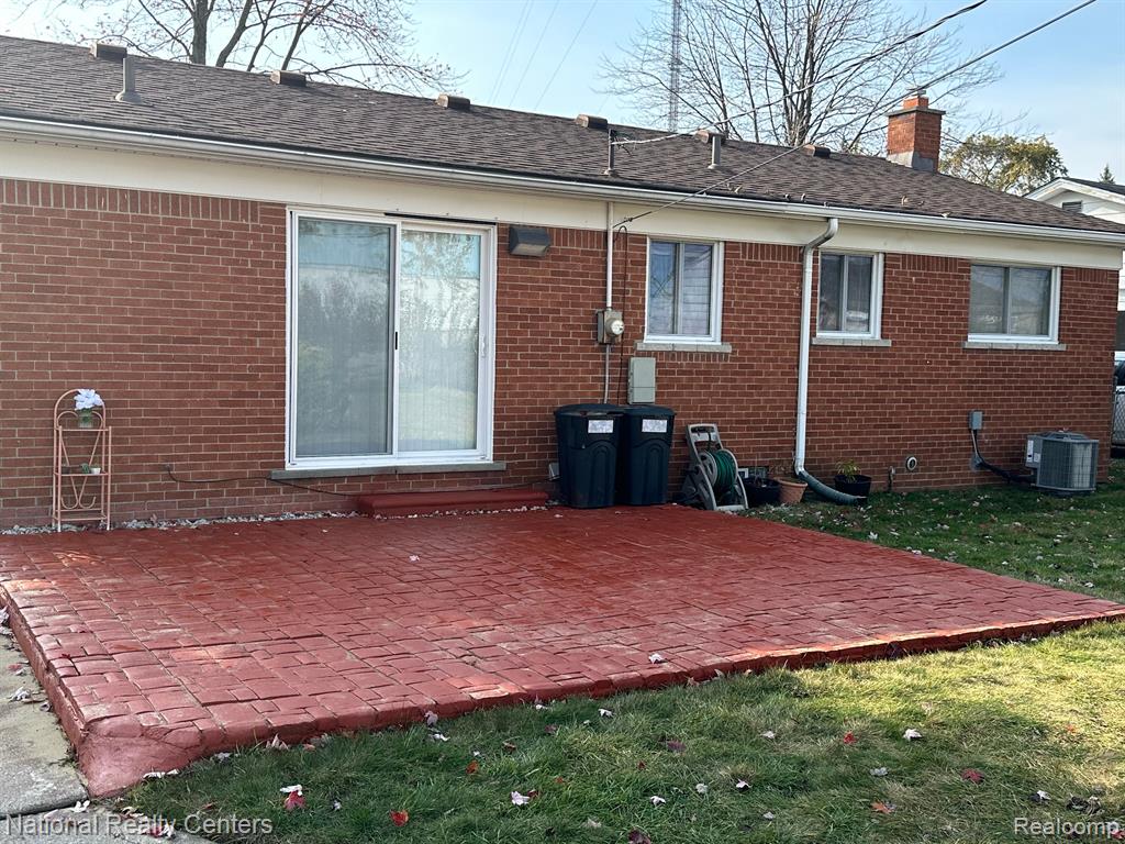 10666 N OAK Drive, Ferndale, MI 48220 — Photo 25