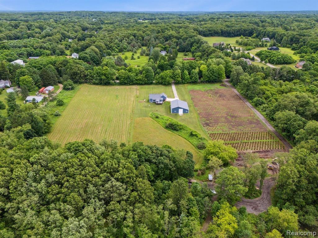 4711 Fenton Road, Hartland, MI 48353 — Photo 45