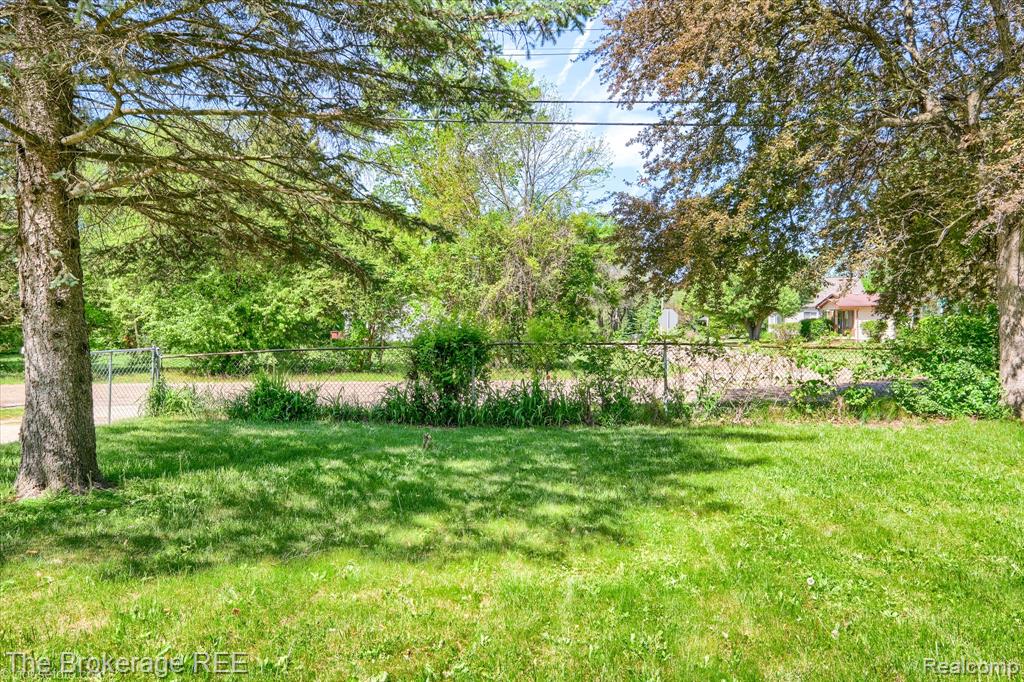 2453 Clarice Avenue, Burton, MI 48519 — Photo 23