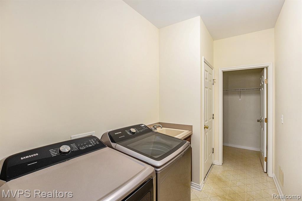 42640 Park Cresent Drive, Sterling Heights, MI 48313 — Photo 20