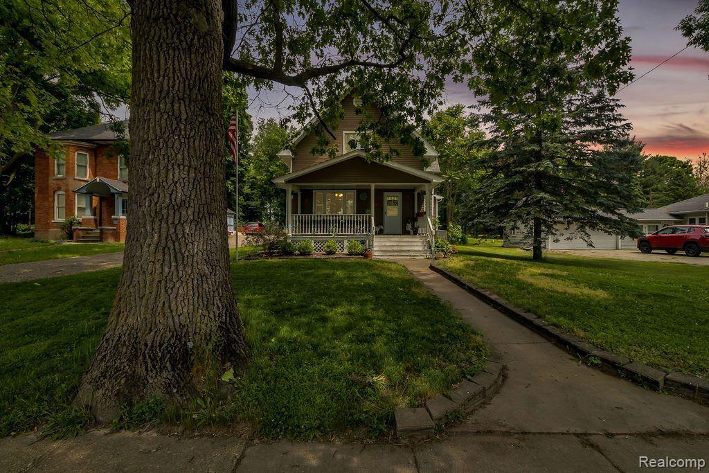 613 E GRAND RIVER Road, Laingsburg, MI 48848 — front exterior