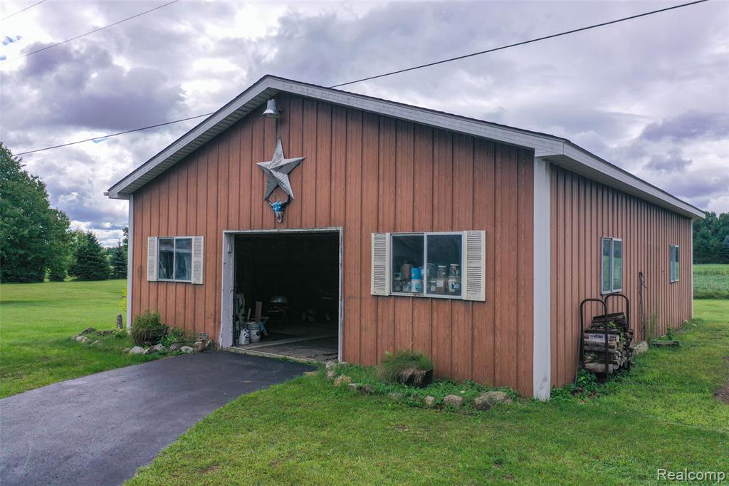 5067 Hemingway Lake Road, Otter Lake, MI 48464 — Photo 31