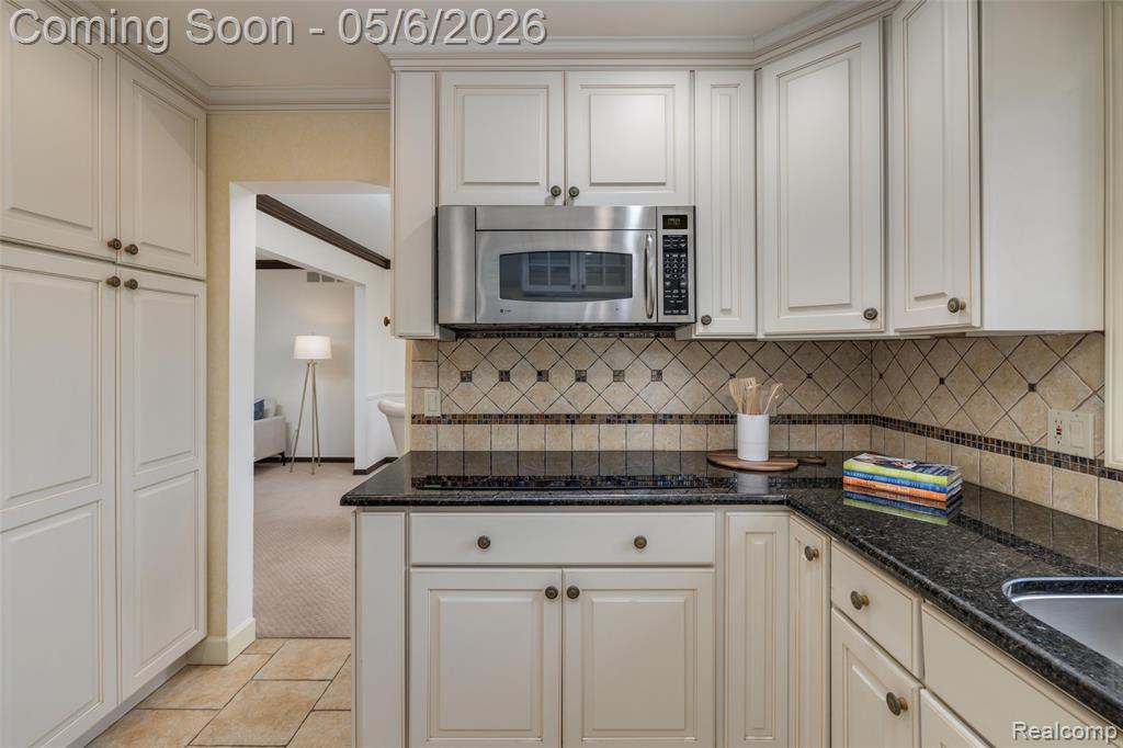 2317 Chelsea Court, Troy, MI 48084 — Photo 13