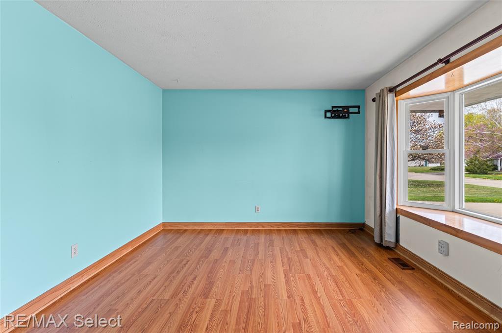 1412 Kettering Street, Burton, MI 48509 — Photo 17