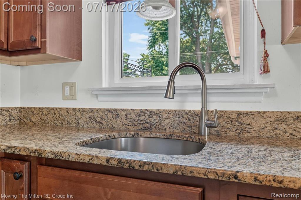 648 S Dowling Street, Westland, MI 48186 — Photo 12