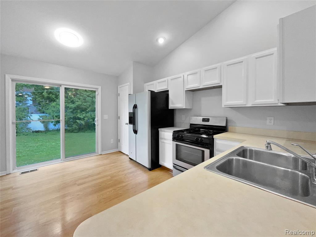 9657 Rockland, Redford, MI 48239 — Photo 14