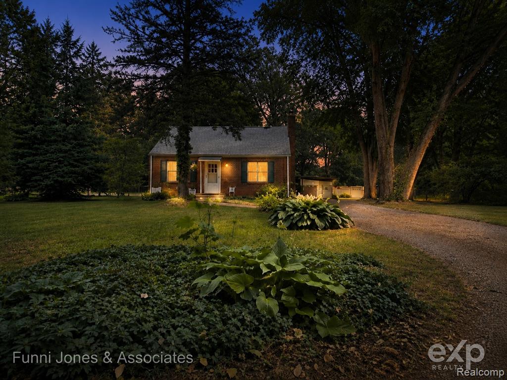 9552 Wayne Road, Livonia, MI 48150 — front exterior