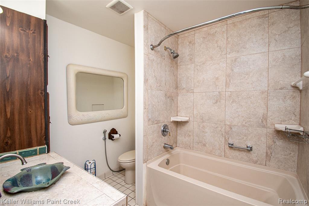 6903 Dandison Boulevard, West Bloomfield, MI 48324 — Photo 14