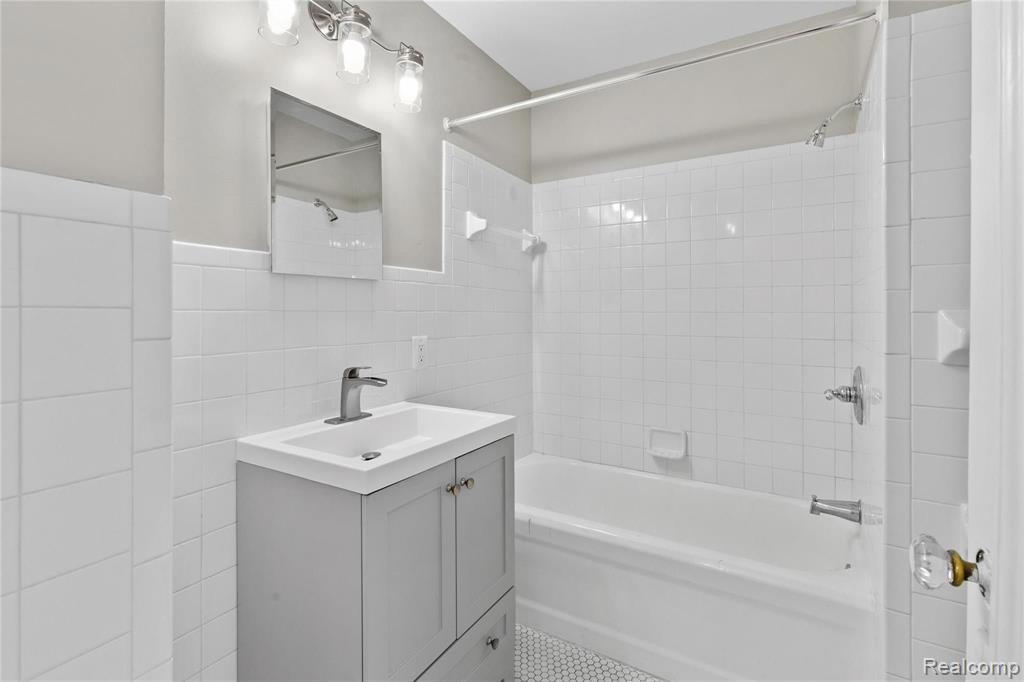 2900 E Jefferson #A602 Avenue, A602, Detroit, MI 48207 — Photo 15