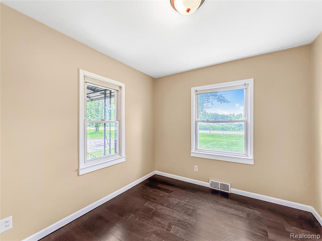 4078 W Coldwater Road, Flint, MI 48504 — Photo 18