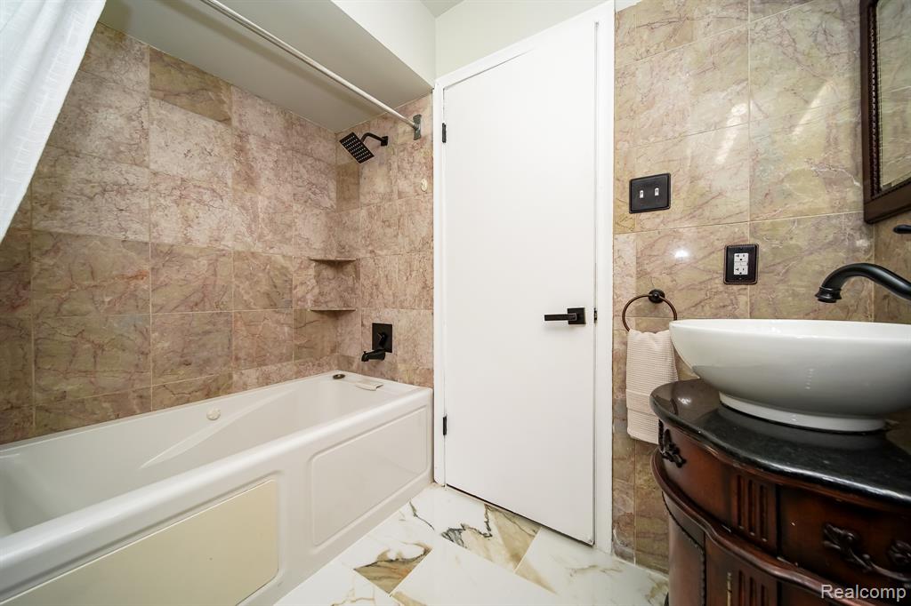 19041 Bungalow Drive, Lathrup Village, MI 48076 — Photo 67