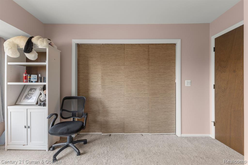 3060 LINDENWOOD Drive, Dearborn, MI 48120 — Photo 32