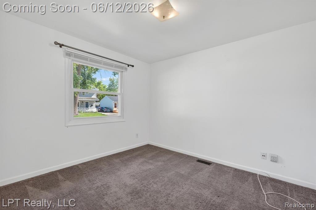 806 E Barrett Avenue, Madison Heights, MI 48071 — Photo 18