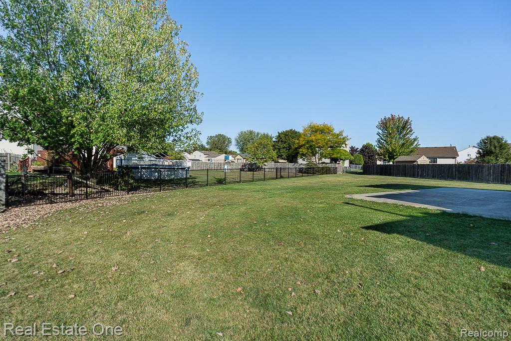 48749 Smokey Glen Court, New Baltimore, MI — Photo 37