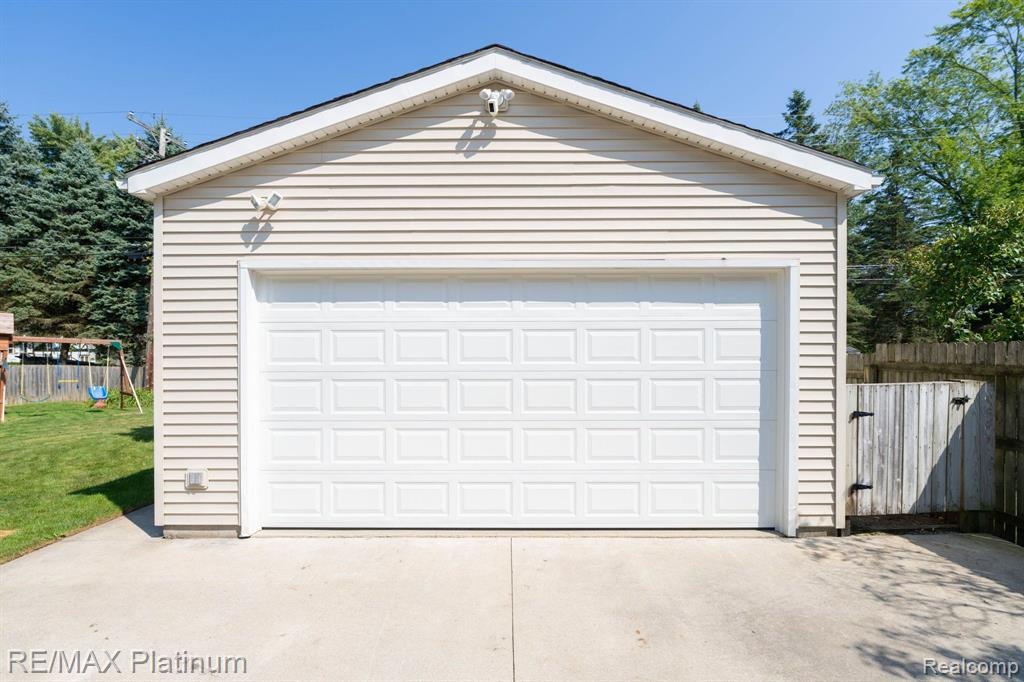 303 BRISTOL Street S, Almont, MI 48003 — Photo 6