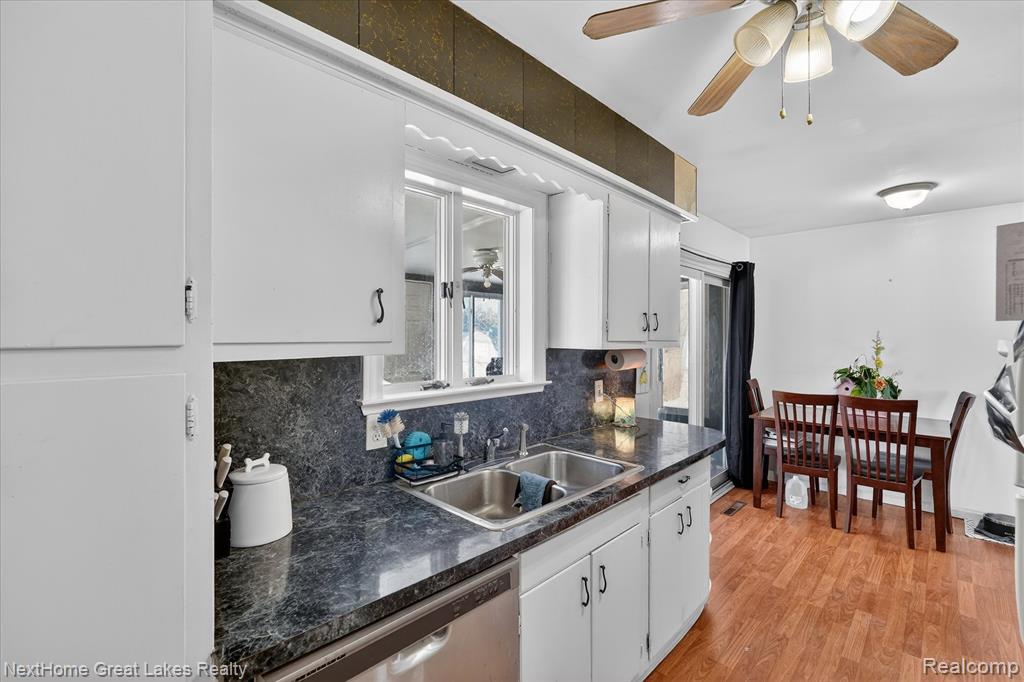 4444 Carmanwood Drive, Flint, MI 48507 — Photo 15