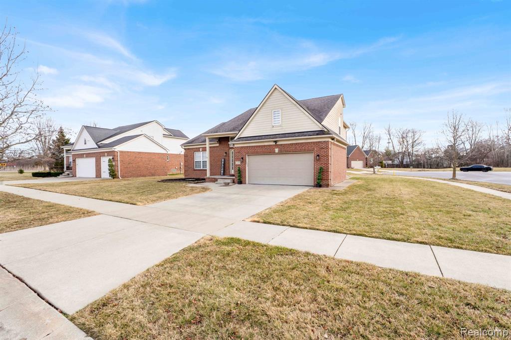 21196 Oak Ridge Drive, Clinton Twp, MI 48036 — Photo 2
