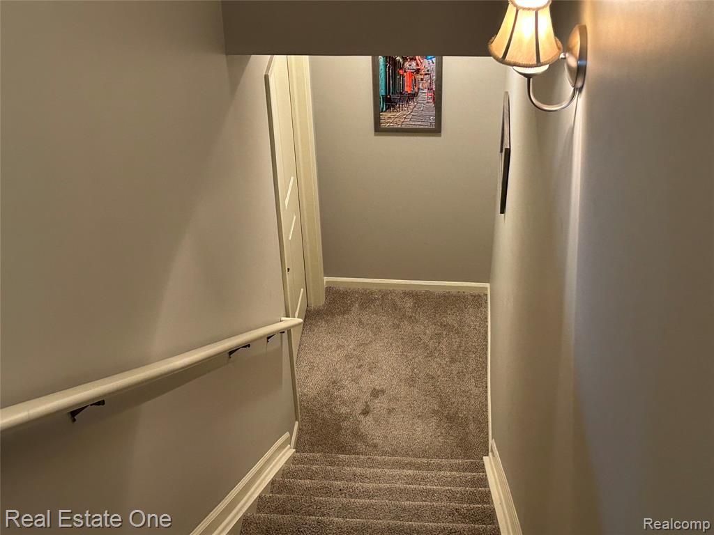 748 KNOLLS LANDING Drive, Milford, MI 48381 — Photo 39