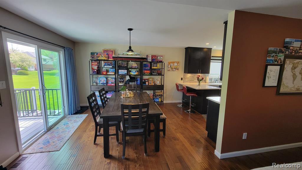 6192 N SHORE Drive, West Bloomfield, MI 48324 — Photo 19