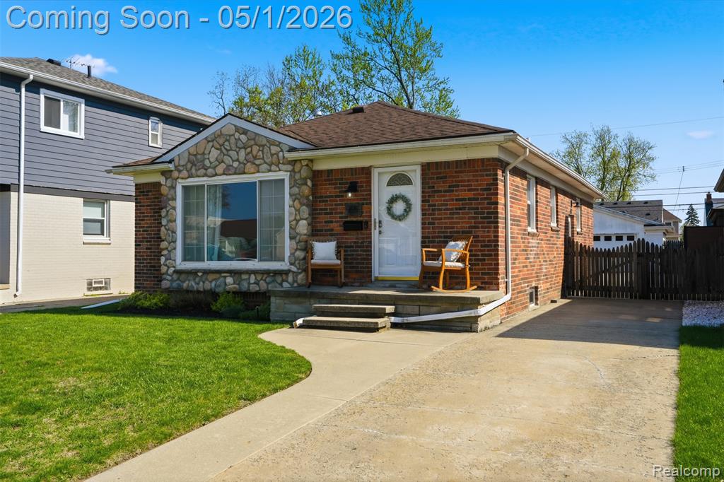 65 W Elmwood Avenue, Clawson, MI — front exterior