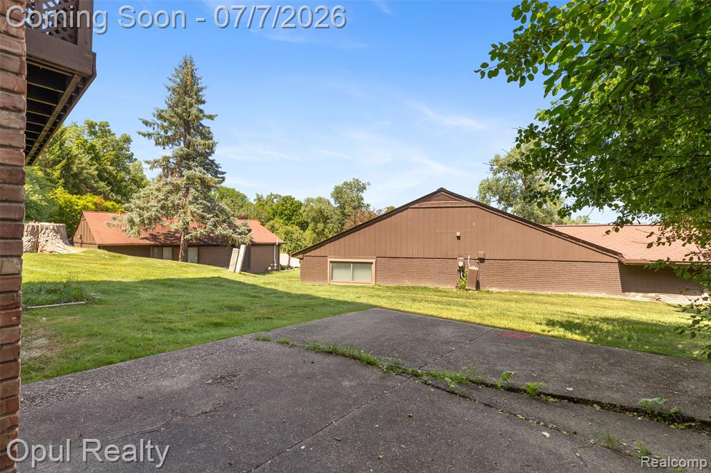 3961 Chablis Street, West Bloomfield, MI 48323 — Photo 39