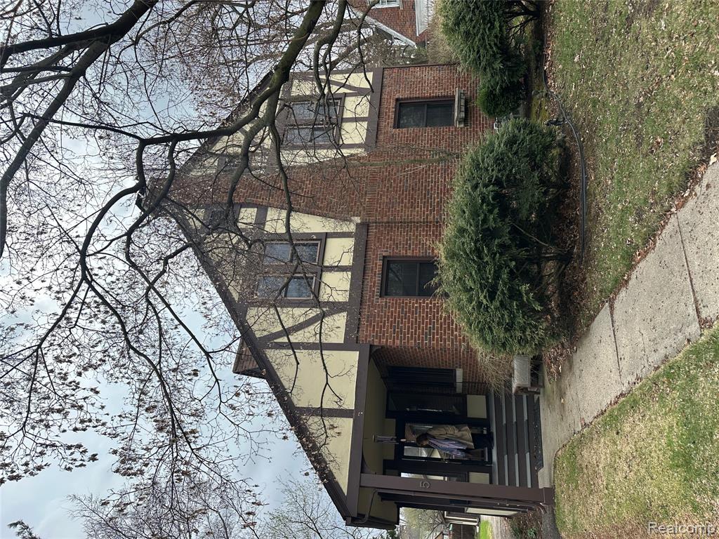 5 Woodside Park Boulevard, Pleasant Ridge, MI — front exterior