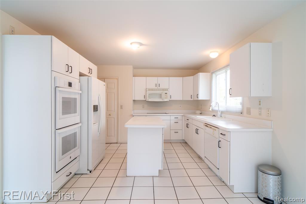 4798 WALNUT CREEK Drive, West Bloomfield, MI — Photo 26