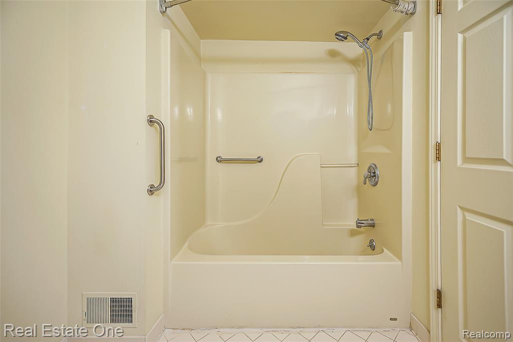 62360 Arlington Circle, 2, South Lyon, MI 48178 — Photo 21