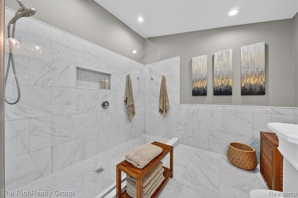 2227 Pine Bluffs Court, Highland, MI — Photo 14