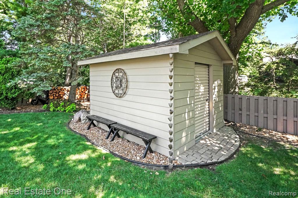 46322 HOUGHTON Drive, Shelby Twp, MI 48315 — Photo 40