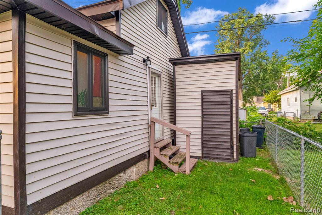 3033 Moss Street, Keego Harbor, MI 48320 — Photo 17